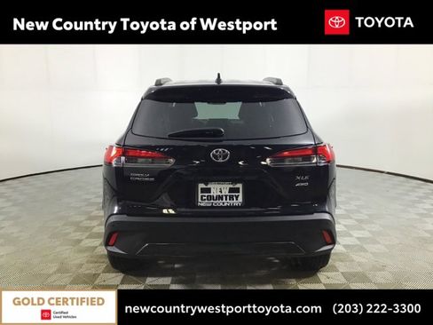 Used 2022 Toyota Corolla Cross XLE image 6