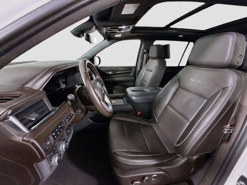 Used 2023 GMC Yukon XL Denali w/ Advanced Technology Package AWD/4WD image 16