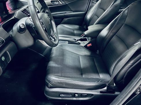 Used 2017 Honda Accord Sport image 18