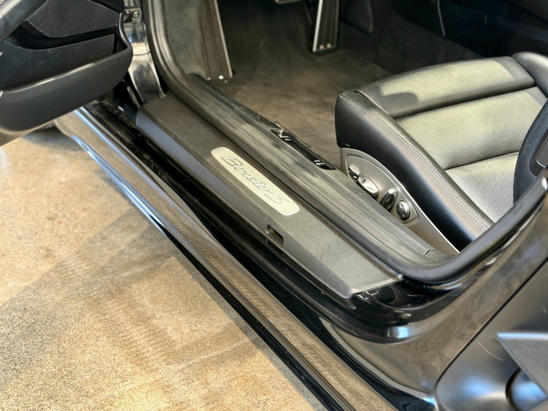Used 2017 Porsche 718 Boxster S RWD image 32