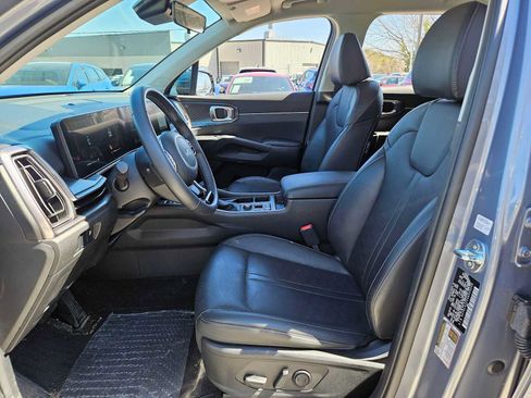 Certified 2025 Kia Sorento S image 16