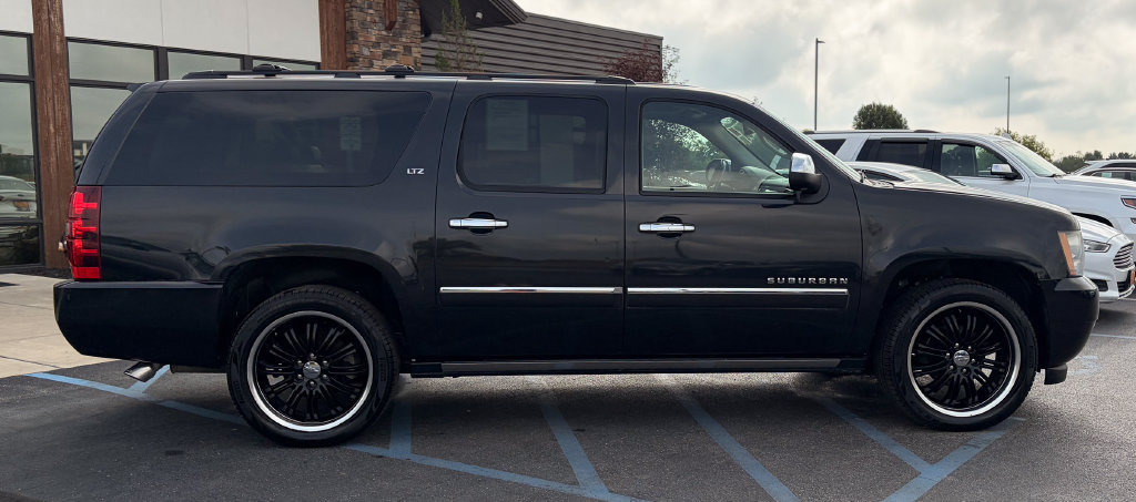 Used 2011 Chevrolet Suburban LTZ AWD/4WD image 27