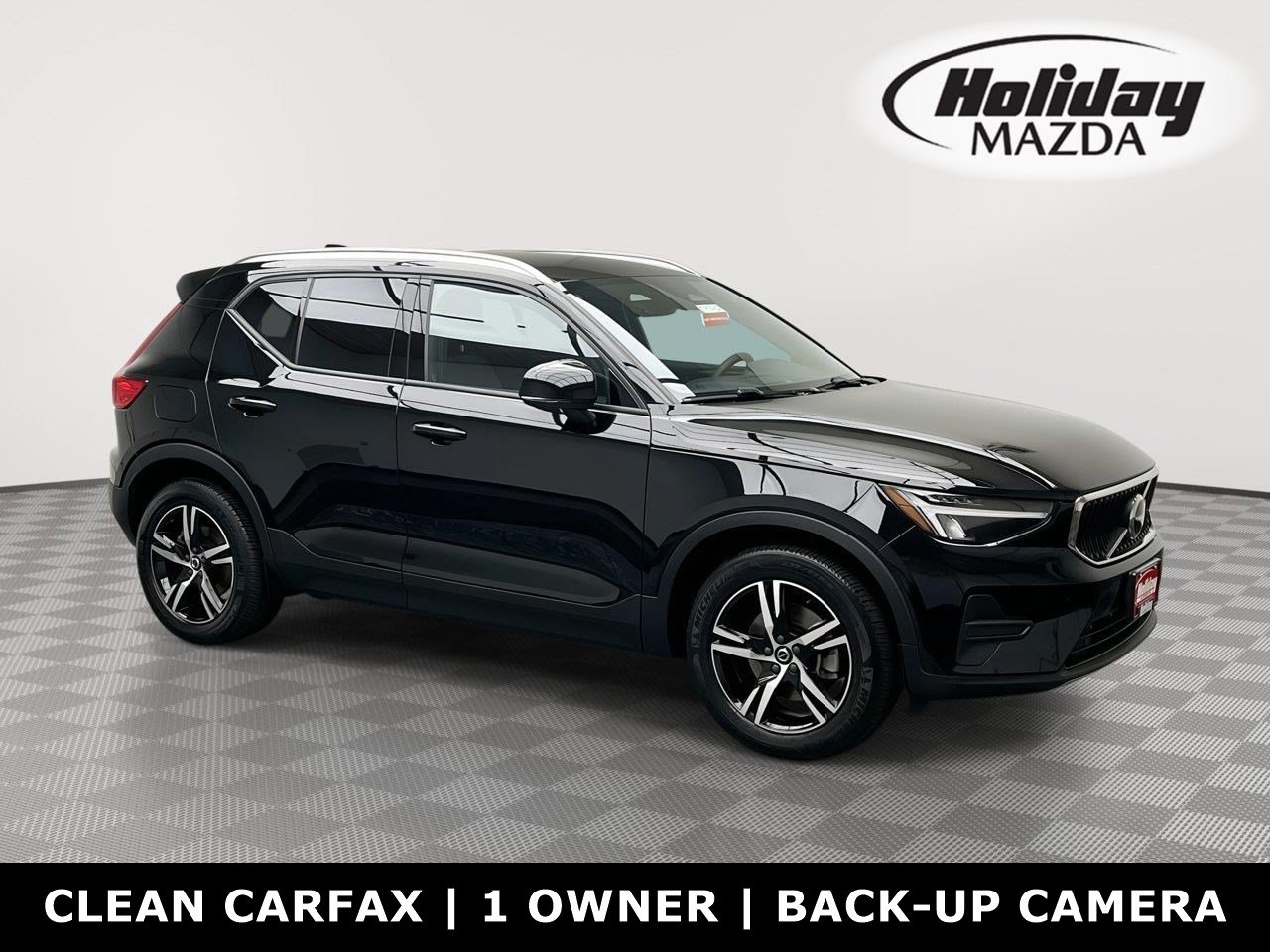Used 2023 Volvo XC40 B5 Core AWD/4WD image 1