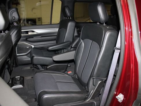 Used 2025 Jeep Wagoneer Series II image 26