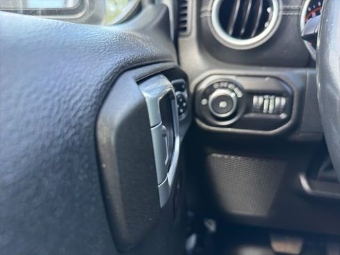 Used 2018 Jeep Wrangler Unlimited Sahara AWD/4WD image 12