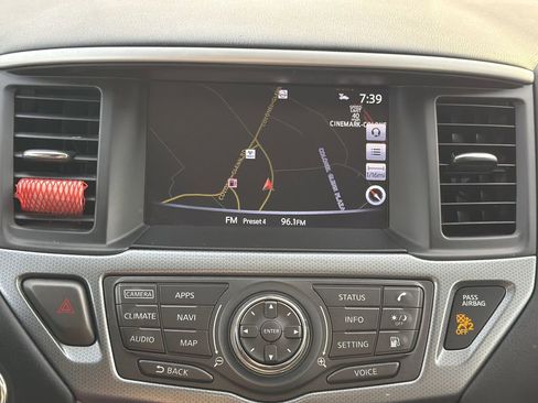Used 2020 Nissan Pathfinder SL FWD image 31