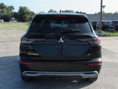 New 2025 Mitsubishi Outlander SE FWD image 4