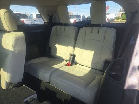Used 2017 Ford Explorer Platinum AWD/4WD image 20