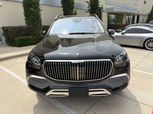 Used 2022 Mercedes-Benz Maybach GLS 600 4MATIC image 2