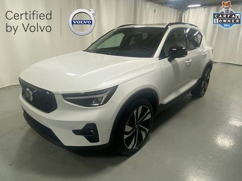 Certified 2025 Volvo XC40 B5 Plus image 1