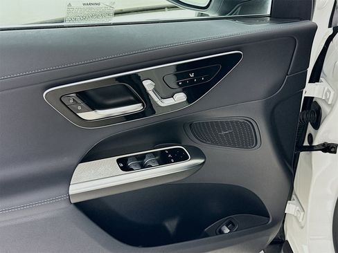 Certified 2025 Mercedes-Benz GLC 300 image 18