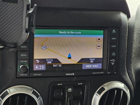 Used 2018 Jeep Wrangler Unlimited Sahara w/ Connectivity Group AWD/4WD image 8
