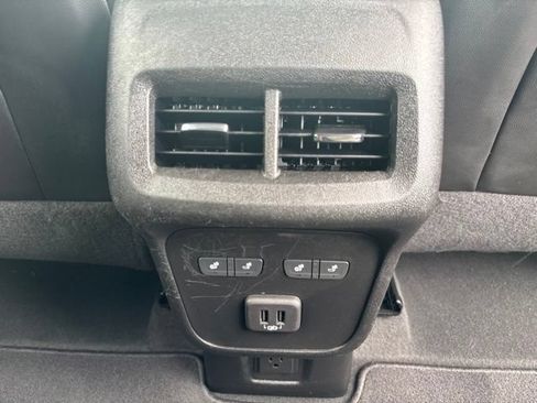 Used 2022 Chevrolet Equinox Premier AWD/4WD image 34
