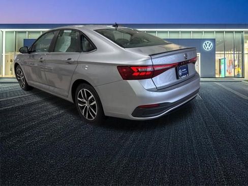 Certified 2025 Volkswagen Jetta SE image 6