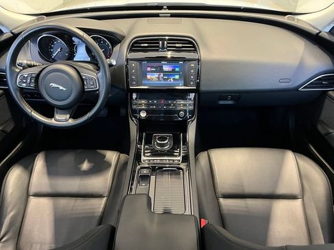 Used 2018 Jaguar XE Premium AWD/4WD image 34
