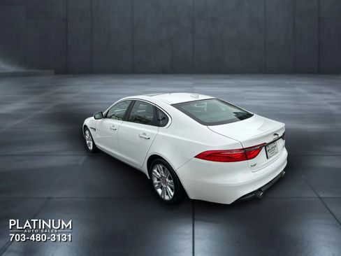 Used 2017 Jaguar XF Premium image 8