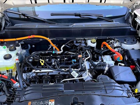 Certified 2024 Ford Maverick Lariat image 32