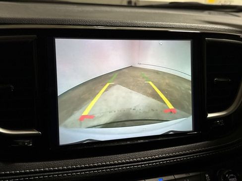 Used 2023 Chrysler Pacifica Touring-L w/ Uconnect Theater Family Group AWD/4WD image 16