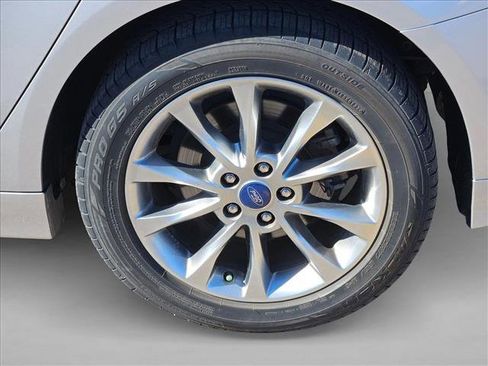 Used 2017 Ford Fusion SE w/ Fusion SE Technology Package image 15