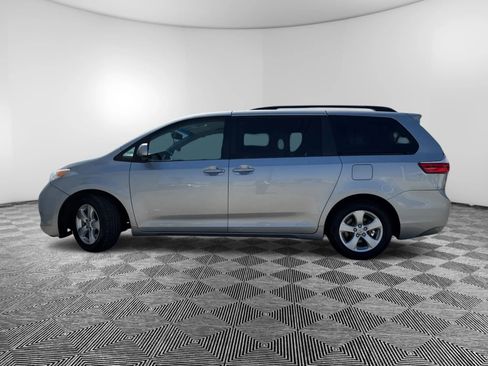 Used 2015 Toyota Sienna LE FWD image 9