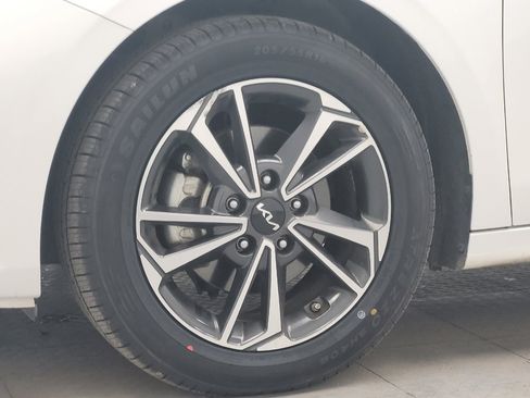 Used 2024 Kia Forte LXS image 31