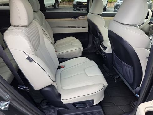 Used 2025 Hyundai Palisade Limited FWD image 19