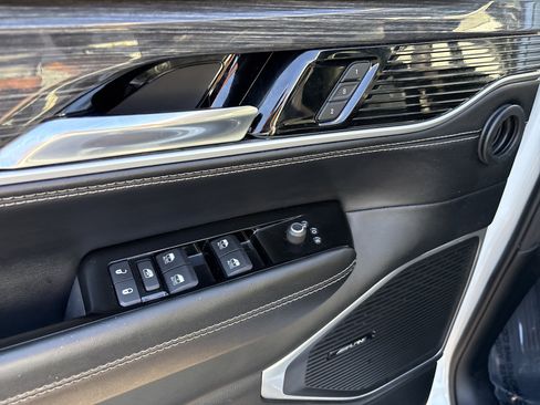 Used 2022 Jeep Wagoneer Series III AWD/4WD image 16