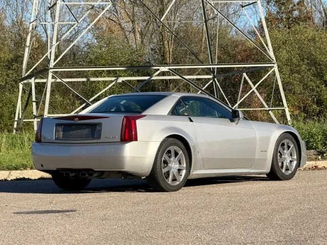 Used 2007 Cadillac XLR RWD image 30