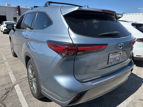 Used 2021 Toyota Highlander Platinum image 3