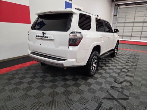 Used 2017 Toyota 4Runner TRD Off-Road Premium AWD/4WD image 18