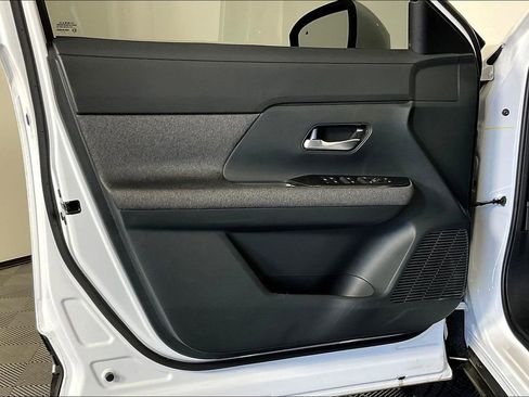 Used 2025 Nissan Kicks SV image 27