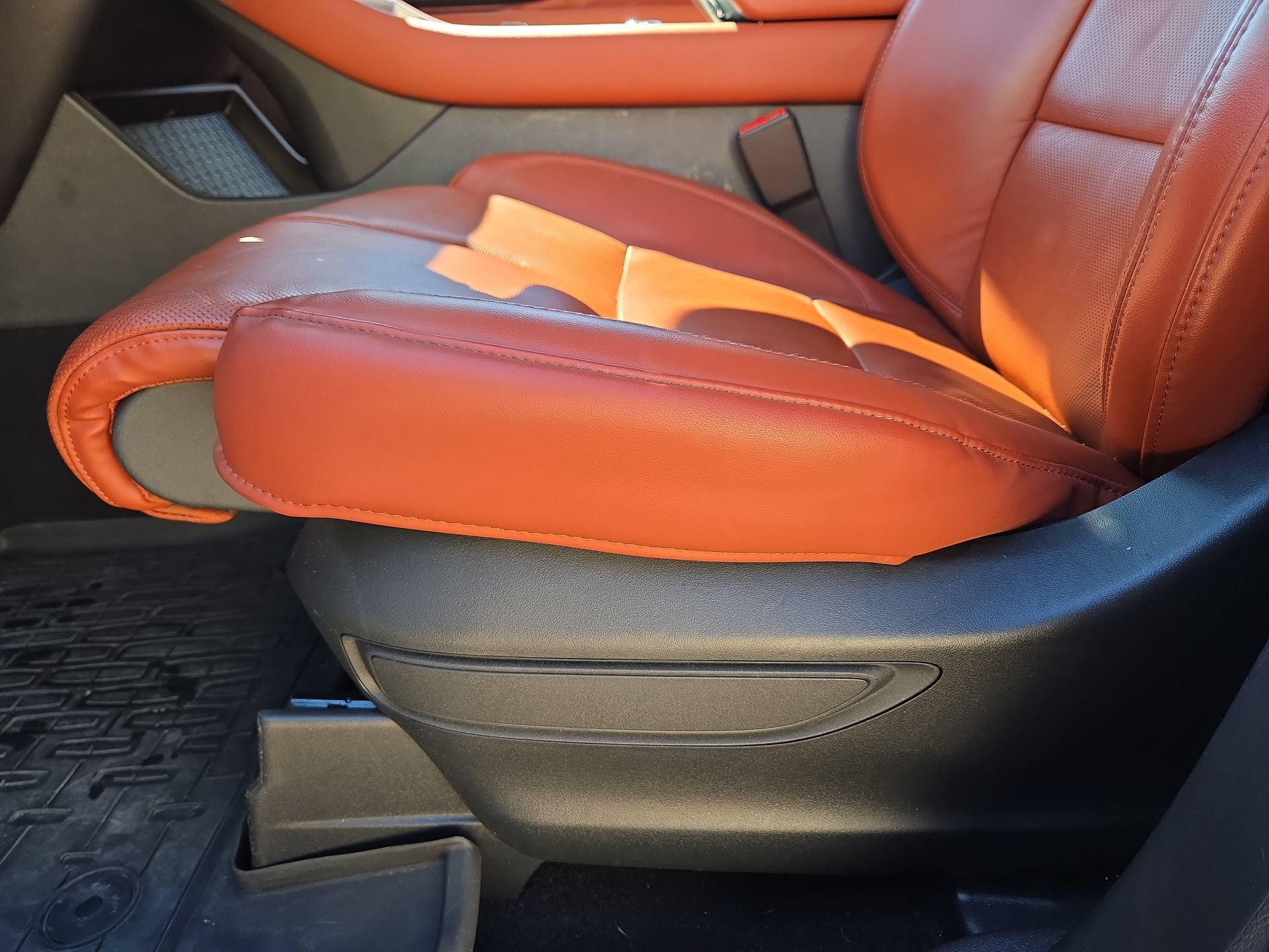 Used 2025 Lincoln Aviator Reserve w/ Equipment Group 201A AWD/4WD image 17