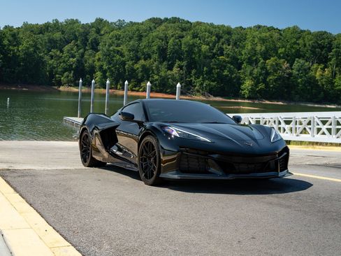 Used 2023 Chevrolet Corvette Z06 RWD image 3