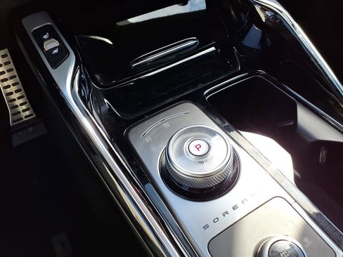 Used 2025 Kia Sorento SX Prestige image 8