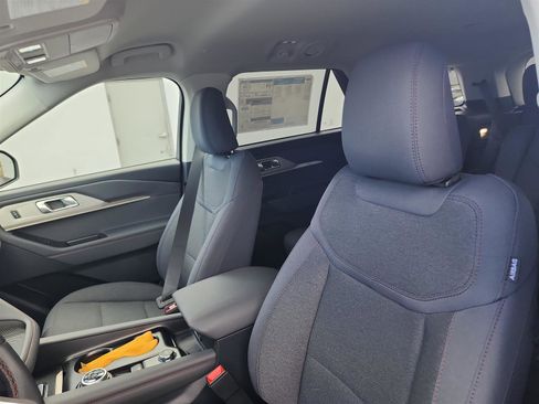 New 2025 Ford Explorer Active image 13