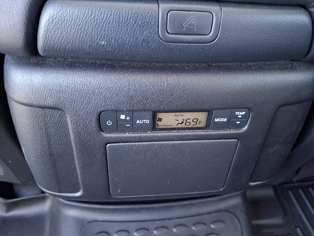 Used 2023 Nissan Armada SL w/ Captain's Chairs Package AWD/4WD image 15