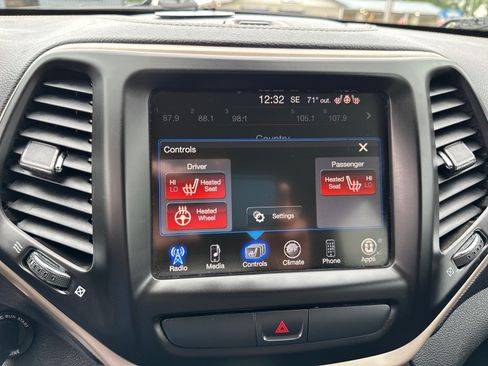 Used 2015 Jeep Cherokee Latitude w/ Cold Weather Group AWD/4WD image 28
