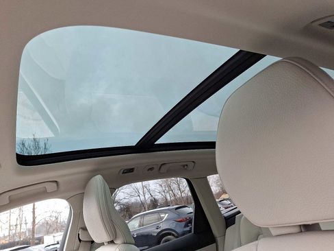 Used 2021 Volvo XC60 T5 Momentum w/ Premium Package image 14