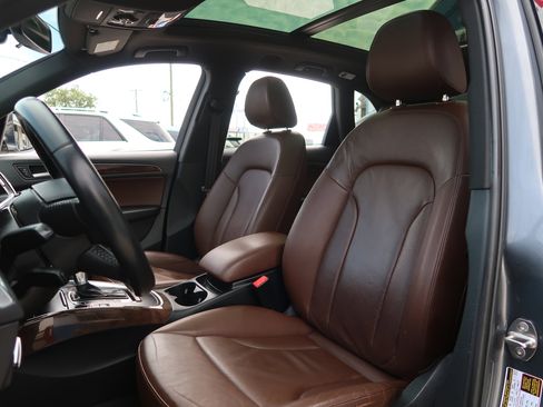 Used 2017 Audi Q5 2.0T Premium image 12