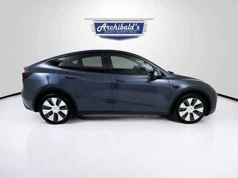 Used 2022 Tesla Model Y Long Range image 8