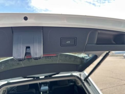 New 2026 Volkswagen Atlas Peak Edition AWD/4WD image 9