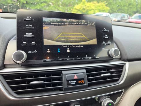 Used 2018 Honda Accord LX image 19