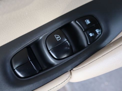 Used 2017 Nissan Rogue SL w/ SL Premium Package image 27