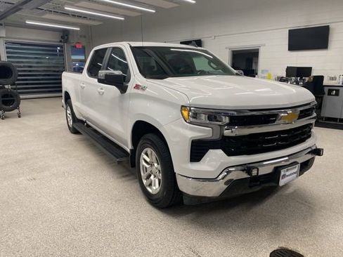 Used 2023 Chevrolet Silverado 1500 LT image 3