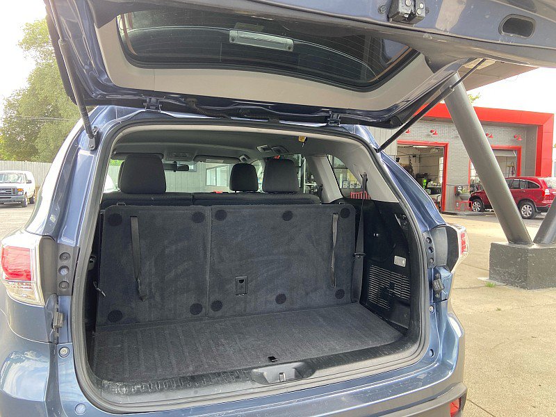 Used 2016 Toyota Highlander LE FWD image 6