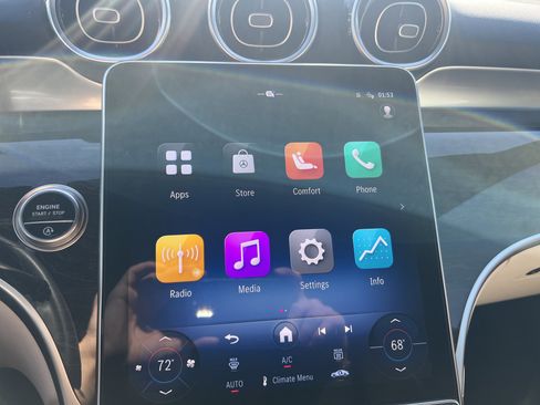 Used 2025 Mercedes-Benz GLC 300 image 24