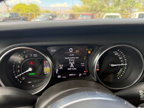 Used 2023 Jeep Wrangler Unlimited Sahara w/ Safety Group AWD/4WD image 16