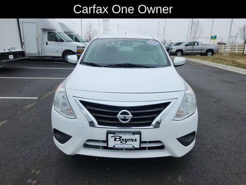 Used 2019 Nissan Versa SV image 2