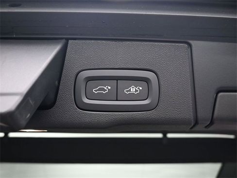 Used 2024 Volvo XC60 B5 Ultimate w/ Protection Package Premier image 32