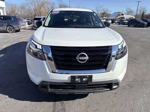 Used 2024 Nissan Pathfinder S image 10